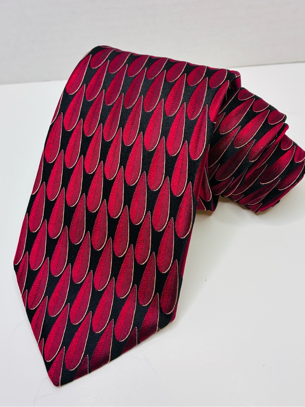 Ted Baker London Silk Tie Red Black Teardrop Droplet Geometric Mens Necktie 61”
